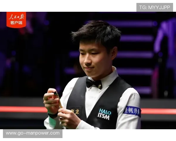 赵心童赛前交流愉快共夺冠军 赵心童赛前交流愉快共夺冠军